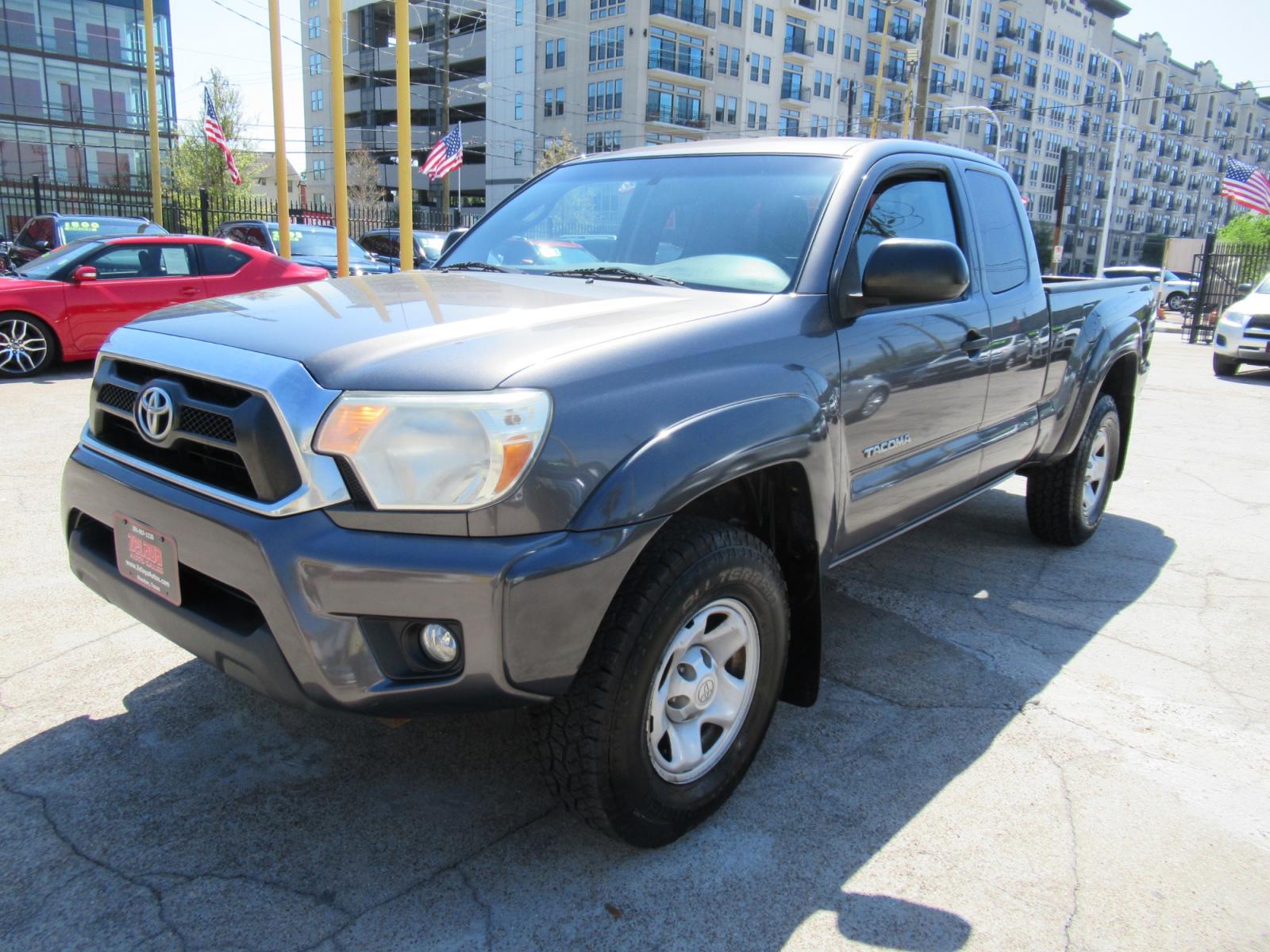 2012 White /Gray Toyota Tacoma PRERUNNER (5TFJX4GN3CX) with an 2.7L I4 F DOHC 16V engine, Automatic transmission, located at 1511 North Shepherd Dr., Houston, TX, 77008, (281) 657-1221, 29.798361, -95.412560 - 2012 TOYOTA TACOMA PRERUNNER VIN: 5TFJX4GN3CX013376 5 T F J X 4 G N 3 C X 0 1 3 3 7 6 CREW PICKUP 2.7L I4 F DOHC 16V GASOLINE REAR WHEEL DRIVE - Photo #25